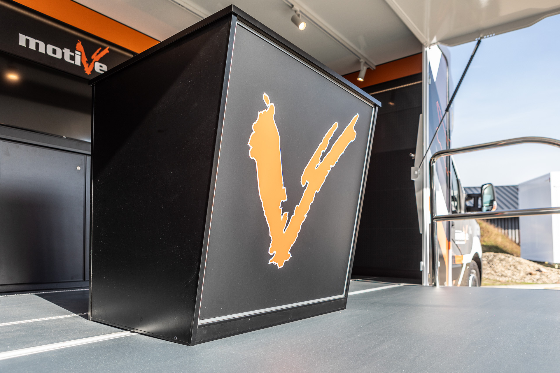 IDEX Denys Kharlamov undefined: slika 30