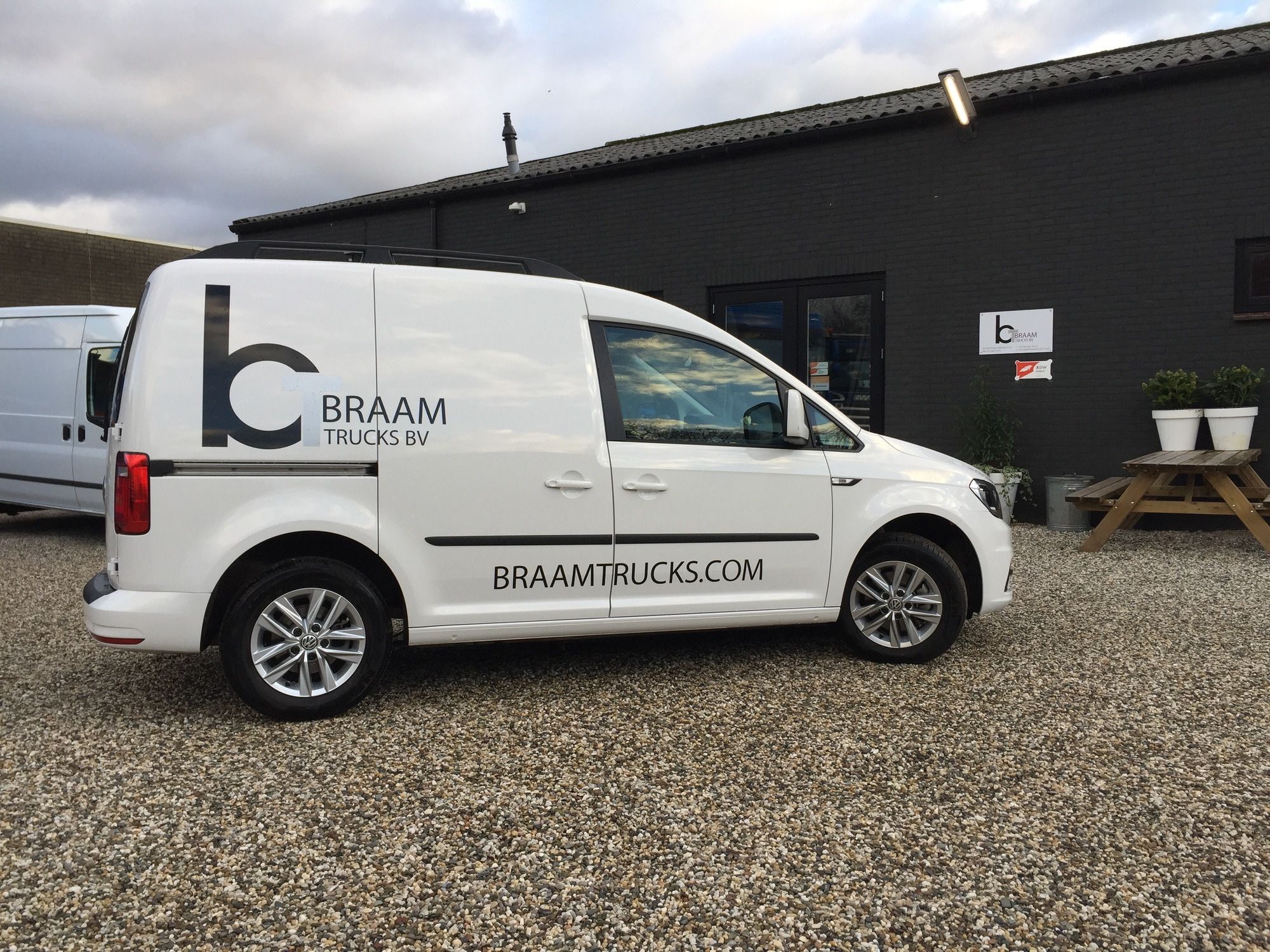 BRAAM TRUCKS & TRAILER VERHUUR B.V. - vozila za prodaju undefined: slika 1