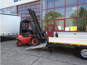 Niska prikolica za prevoz za prevoz teških mašina novi Möslein TTT 11-6,2 BR Weiß Tandemtieflader mit breiten RampenNeufahrzeug: slika 3 Niska prikolica za prevoz za prevoz teških mašina novi Möslein TTT 11-6,2 BR Weiß Tandemtieflader mit breiten RampenNeufahrzeug: slika 3