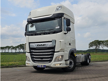 Kamion sa golom šasijom i zatvorenom kabinom DAF XF 480