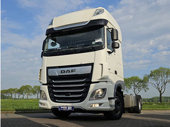 Kamion sa golom šasijom i zatvorenom kabinom DAF XF 480