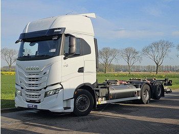 Kamion za prevoz kontejnera/ Kamion sa promenjivim sandukom Iveco S-WAY AS260S46 LNG INT. STEERAXLE: slika 2