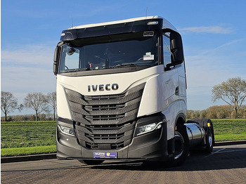 Tegljač IVECO S-WAY