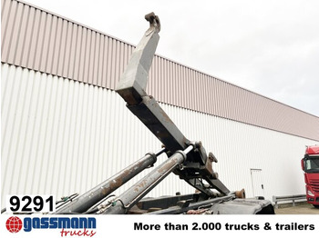 Kamion sa hidrauličnom kukom