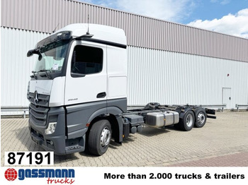 Kamion sa golom šasijom i zatvorenom kabinom MERCEDES-BENZ Actros 2548