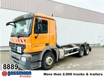 Kamion sa golom šasijom i zatvorenom kabinom MERCEDES-BENZ Actros 2632