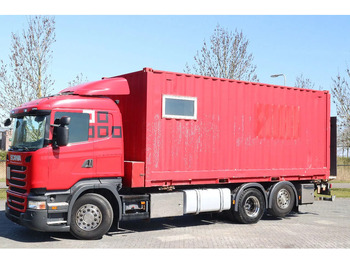 Kamion sa golom šasijom i zatvorenom kabinom SCANIA R 490