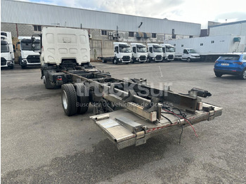 Kamion sa golom šasijom i zatvorenom kabinom RENAULT D12.210: slika 3