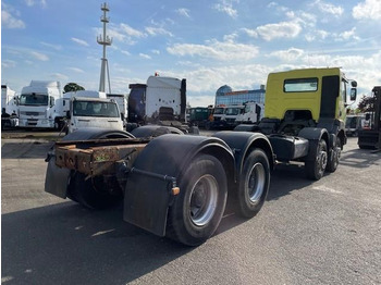 Kamion sa golom šasijom i zatvorenom kabinom Renault Kerax 340: slika 5