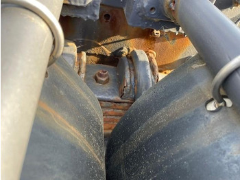 Kamion sa golom šasijom i zatvorenom kabinom Renault Kerax 340: slika 4