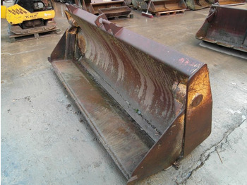 Utovarna kašika CASE