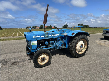 Traktor FORD