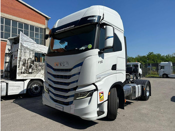 Tegljač IVECO S-WAY