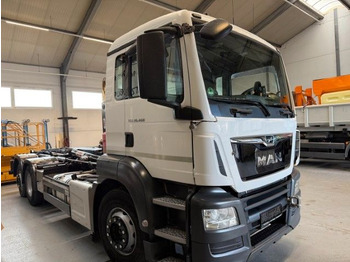 Kamion sa hidrauličnom kukom MAN
