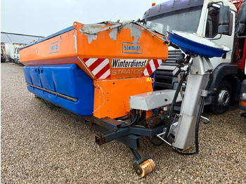 Kamion sa hidrauličnom kukom