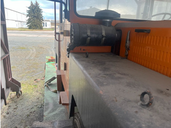 Aerodromski traktor ATA 8500 4X4: slika 3
