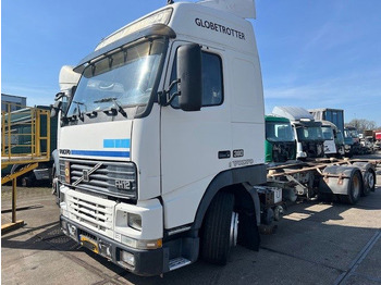Kamion sa golom šasijom i zatvorenom kabinom VOLVO FH12 380