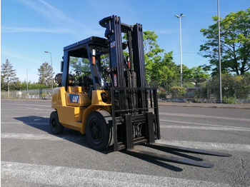 Gasni viljuškar CATERPILLAR GP