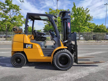 Gasni viljuškar Caterpillar GP40N: slika 5