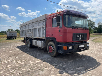 Kamion sa tovarnim sandukom MAN 25.422