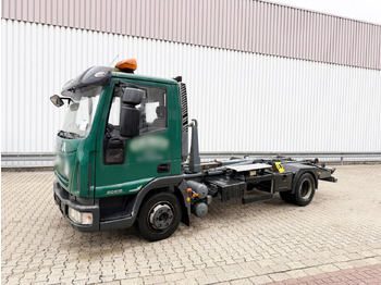 Kamion sa hidrauličnom kukom IVECO