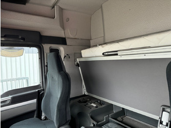 Interior photo 1: Kamion MAN TGX 18.360 4x2 LL TGX 18.360 4x2 LL, XLX-Fahrerhaus Interior photo 1: Kamion MAN TGX 18.360 4x2 LL TGX 18.360 4x2 LL, XLX-Fahrerhaus