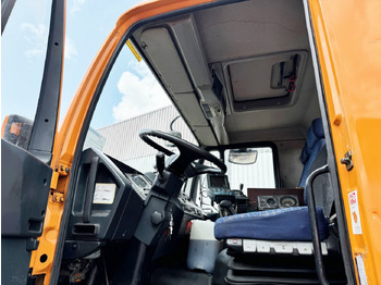 Interior photo 1: Istovarivač, Kamion sa dizalicom MAN LE 18.280 4X4 BB LE 18.280 4X4 BB, Winterdienstausstattung, Grüne Plakette Interior photo 1: Istovarivač, Kamion sa dizalicom MAN LE 18.280 4X4 BB LE 18.280 4X4 BB, Winterdienstausstattung, Grüne Plakette