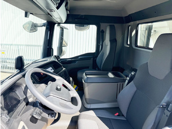 Interior photo 2: Kamion sa golom šasijom i zatvorenom kabinom novi MAN TGS 41.440/480 8x4 BB TGS 41.440/480 8x4 BB, Standard Mulde ca. 18m³ Interior photo 2: Kamion sa golom šasijom i zatvorenom kabinom novi MAN TGS 41.440/480 8x4 BB TGS 41.440/480 8x4 BB, Standard Mulde ca. 18m³