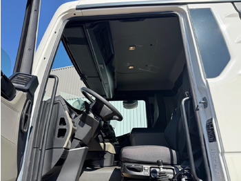 Interior photo 1: Kamion sa golom šasijom i zatvorenom kabinom novi MAN TGS 41.440/480 8x4 BB TGS 41.440/480 8x4 BB, Standard Mulde ca. 18m³ Interior photo 1: Kamion sa golom šasijom i zatvorenom kabinom novi MAN TGS 41.440/480 8x4 BB TGS 41.440/480 8x4 BB, Standard Mulde ca. 18m³