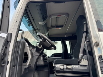 Interior photo 1: Kamion sa golom šasijom i zatvorenom kabinom MAN TGX 26.440 6X2-4 LL TGX 26.440 6X2-4 LL, Lift-/Lenkachse