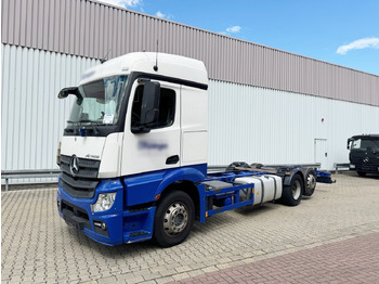 Kamion sa golom šasijom i zatvorenom kabinom MERCEDES-BENZ Actros 2540