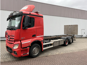 Kamion sa golom šasijom i zatvorenom kabinom MERCEDES-BENZ Actros 2645