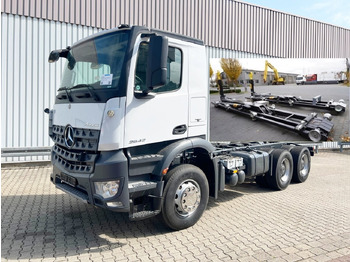 Kamion sa hidrauličnom kukom MERCEDES-BENZ Arocs 2642