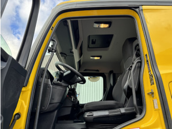 Interior photo 1: Kamion sa hidrauličnom kukom novi Mercedes-Benz Arocs 2642 L 6x2 Arocs 2642 L 6x2/42, Liftachse, Hiab 21S56 bis 6.5m Container