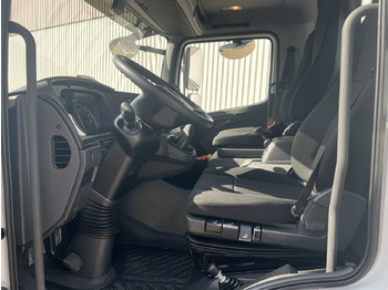 Interior photo 1: Kamion sa golom šasijom i zatvorenom kabinom Mercedes-Benz Atego 818 K 4x2 Atego 818 K 4x2, 2x AHK, 5x VORHANDEN!