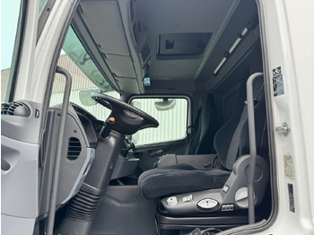Interior photo 1: Kamion sa zatvorenim sandukom Mercedes-Benz Axor 1833 L 4x2 Axor 1833 L 4x2, Getränkekoffer