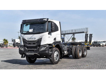Kamion sa golom šasijom i zatvorenom kabinom IVECO T-WAY