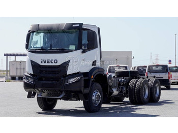 Kamion sa golom šasijom i zatvorenom kabinom IVECO T-WAY