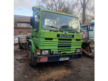 Kamion za prevoz kontejnera/ Kamion sa promenjivim sandukom SCANIA 82