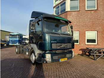 Kamion sa golom šasijom i zatvorenom kabinom VOLVO FL 280