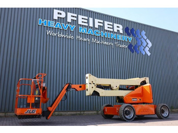Zglobna platforma JLG E450AJ