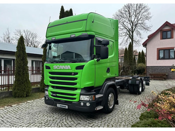 Kamion sa golom šasijom i zatvorenom kabinom SCANIA R 450