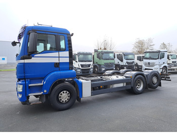 Kamion sa golom šasijom i zatvorenom kabinom MAN TGS 26.320 6x2  (Nr. 5862): slika 2