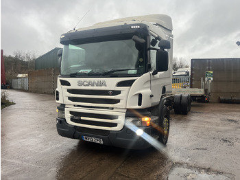Kamion sa golom šasijom i zatvorenom kabinom SCANIA P 320
