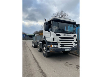 Kamion sa golom šasijom i zatvorenom kabinom SCANIA P 360