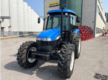 Traktor NEW HOLLAND