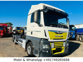 Kamion sa golom šasijom i zatvorenom kabinom MAN TGX 26.460