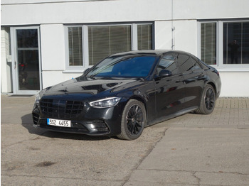 Limuzina MERCEDES-BENZ