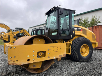 Kompaktor CATERPILLAR CS64B