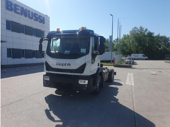 Kamion sa golom šasijom i zatvorenom kabinom IVECO EuroCargo